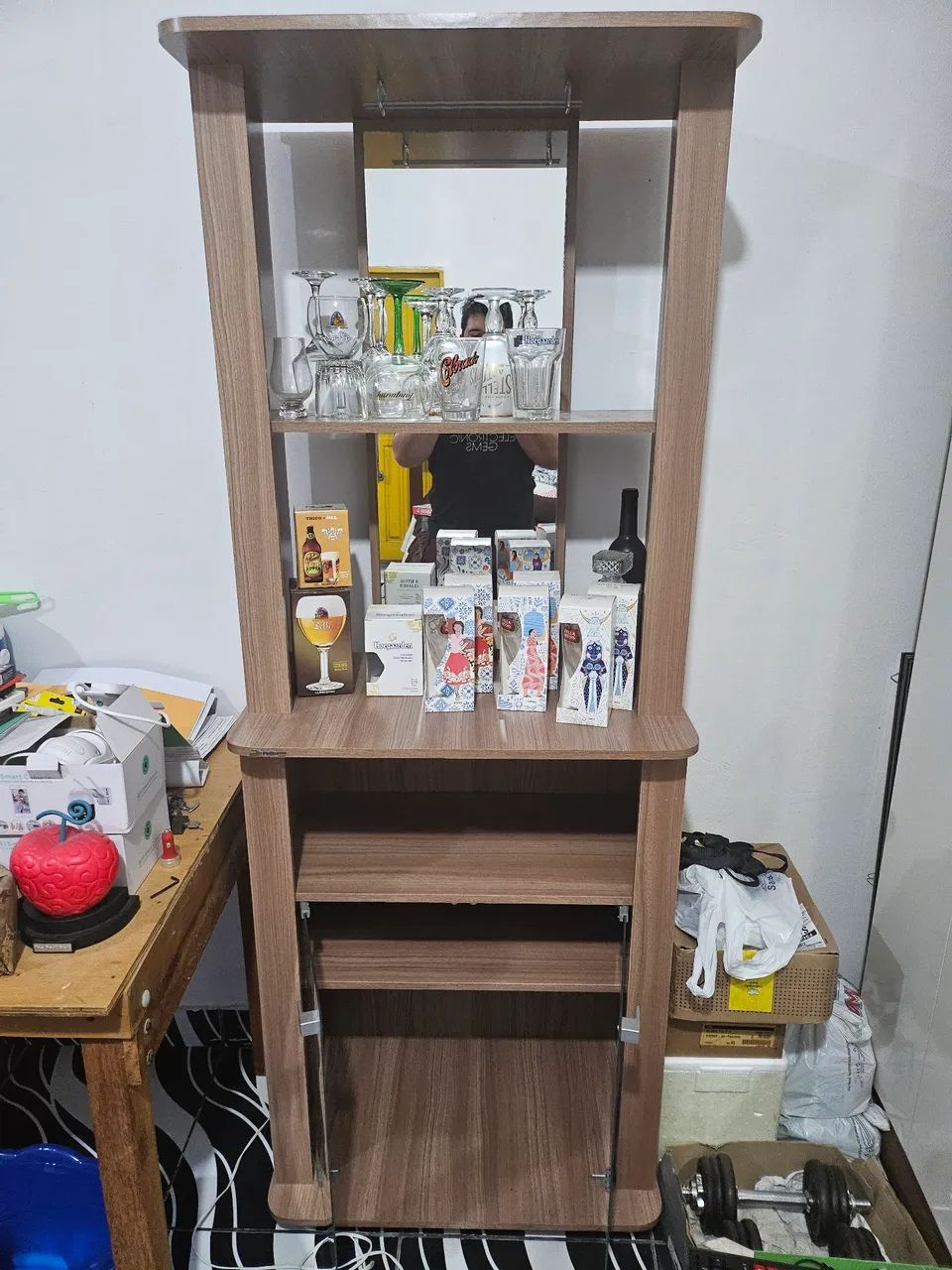 Mini adega/bar com cristaleira