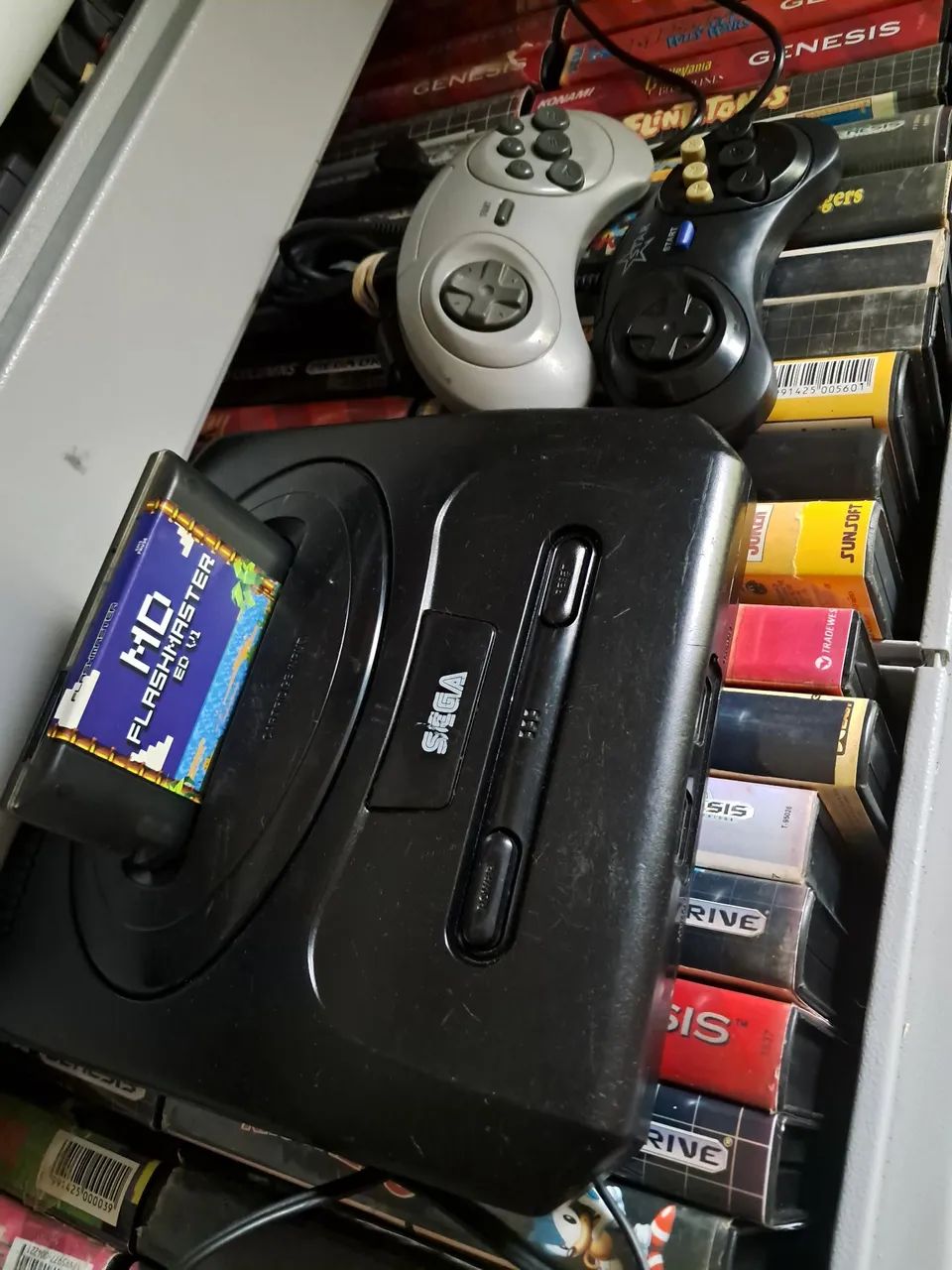 Mega Drive 3 com Everdrive e 2 controles  - Foto 2