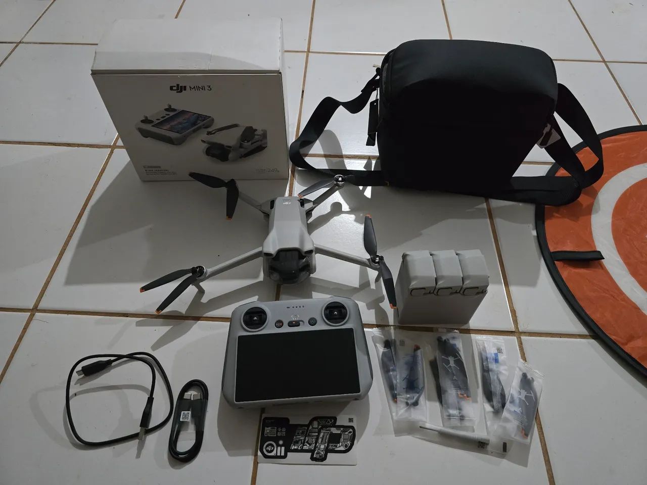 Drone Dji Mini 3 4k 5.8ghz Com Tela 3 Baterias - Foto 5