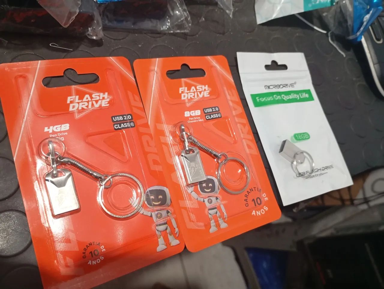 Pendrives novos em aço 