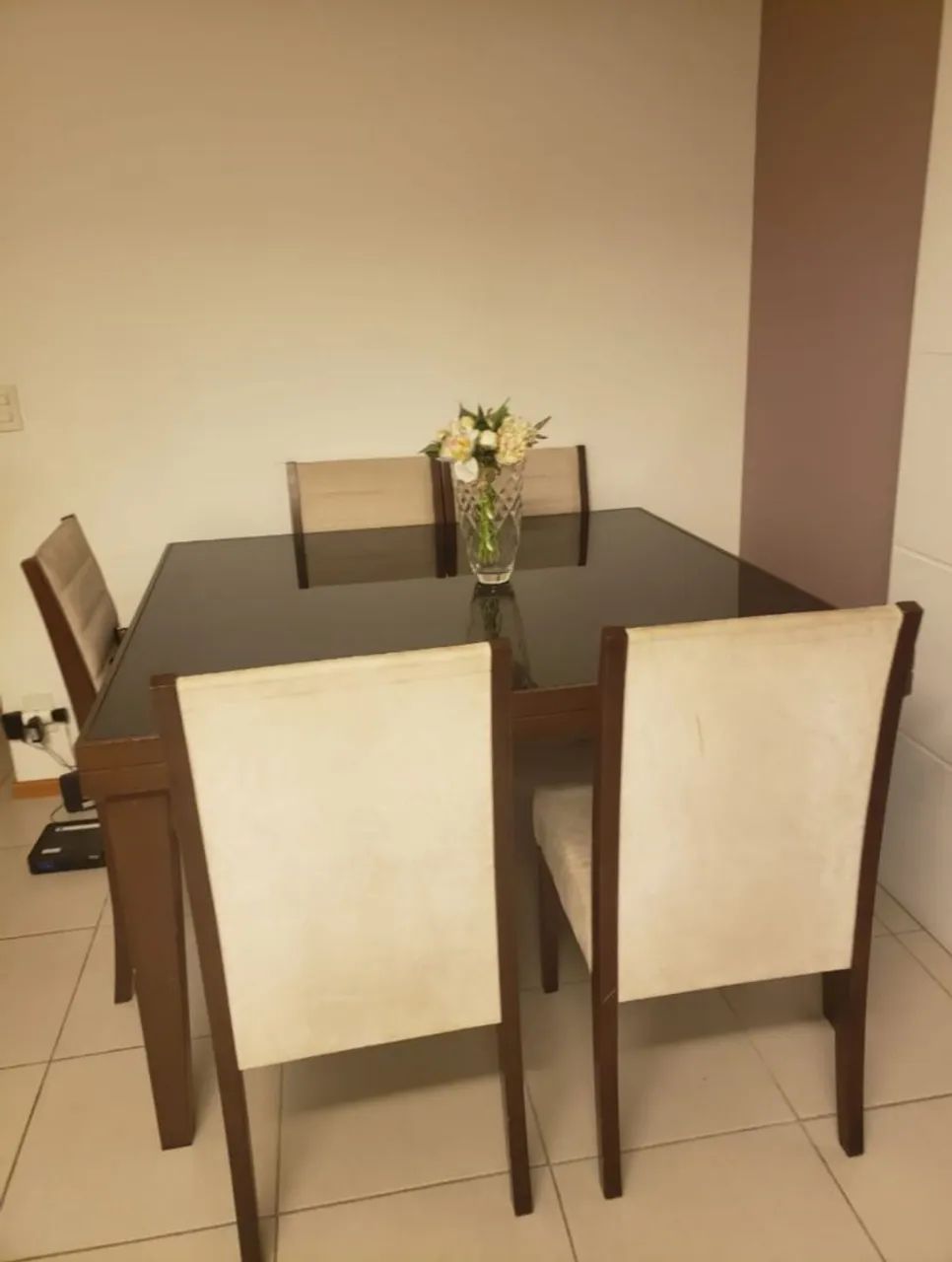 Mesa 1,40x1,40 com 6 cadeiras