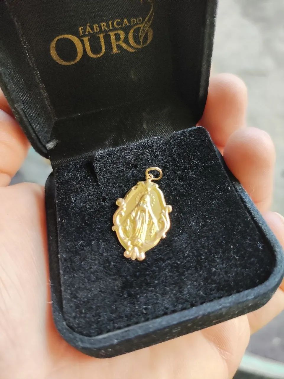 Pingente Santa em Ouro 18k (DISPENSO CURIOSOS)