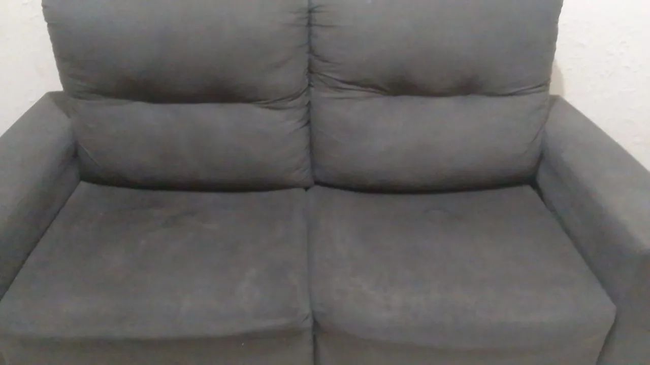 Sofá 2 lugares, recosto removível.