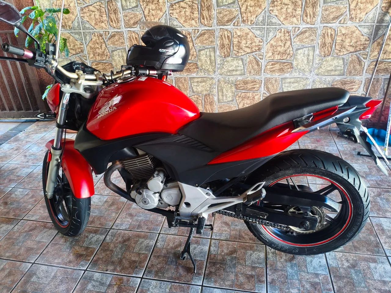 CB 300 2011  conservada