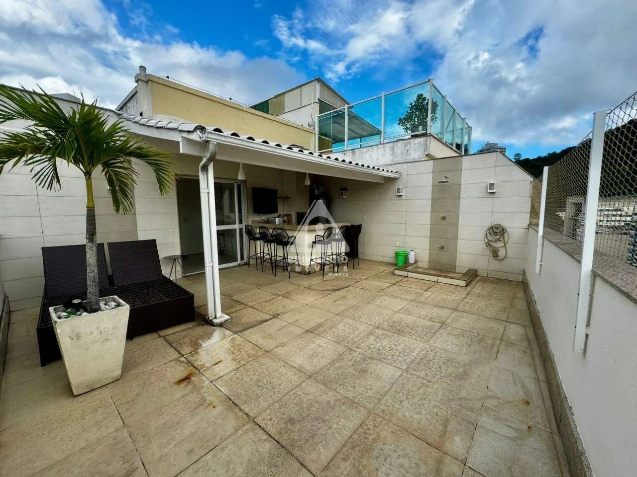 Cobertura duplex de 2 quartos e 2 vagas de garagem - Foto 2