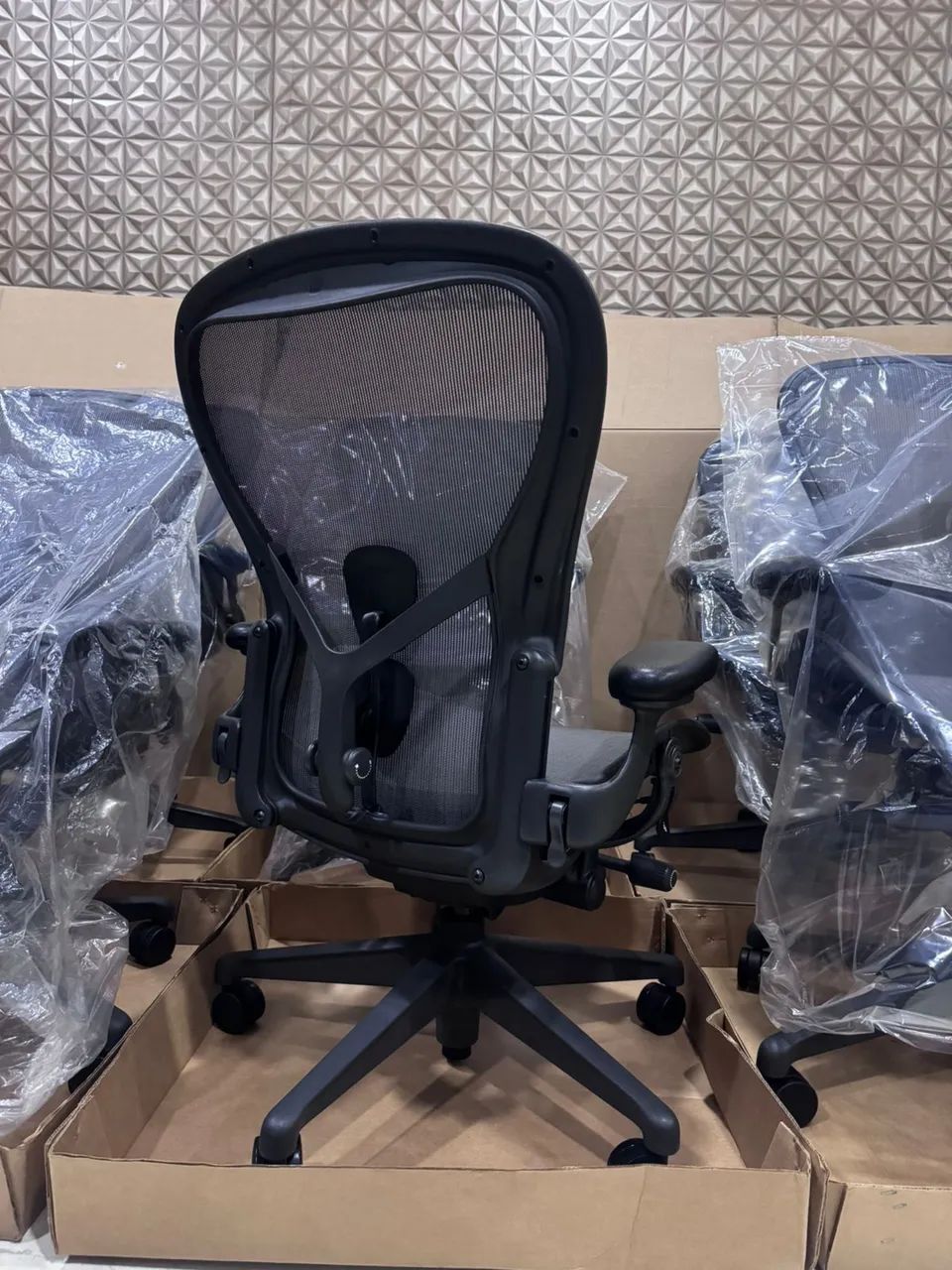 Cadeira herman miller new aeron C completa 2024 super nova  - Foto 4