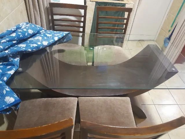 Mesa com 4 cadeiras, tampo de vidro em nome estado. - Foto 4