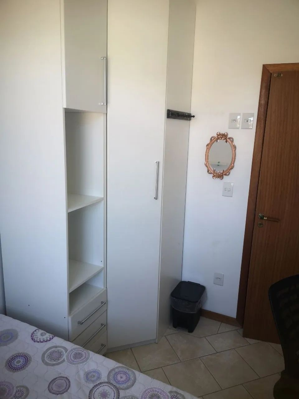 Alugo quarto próximo do centro com garagem. - Foto 2