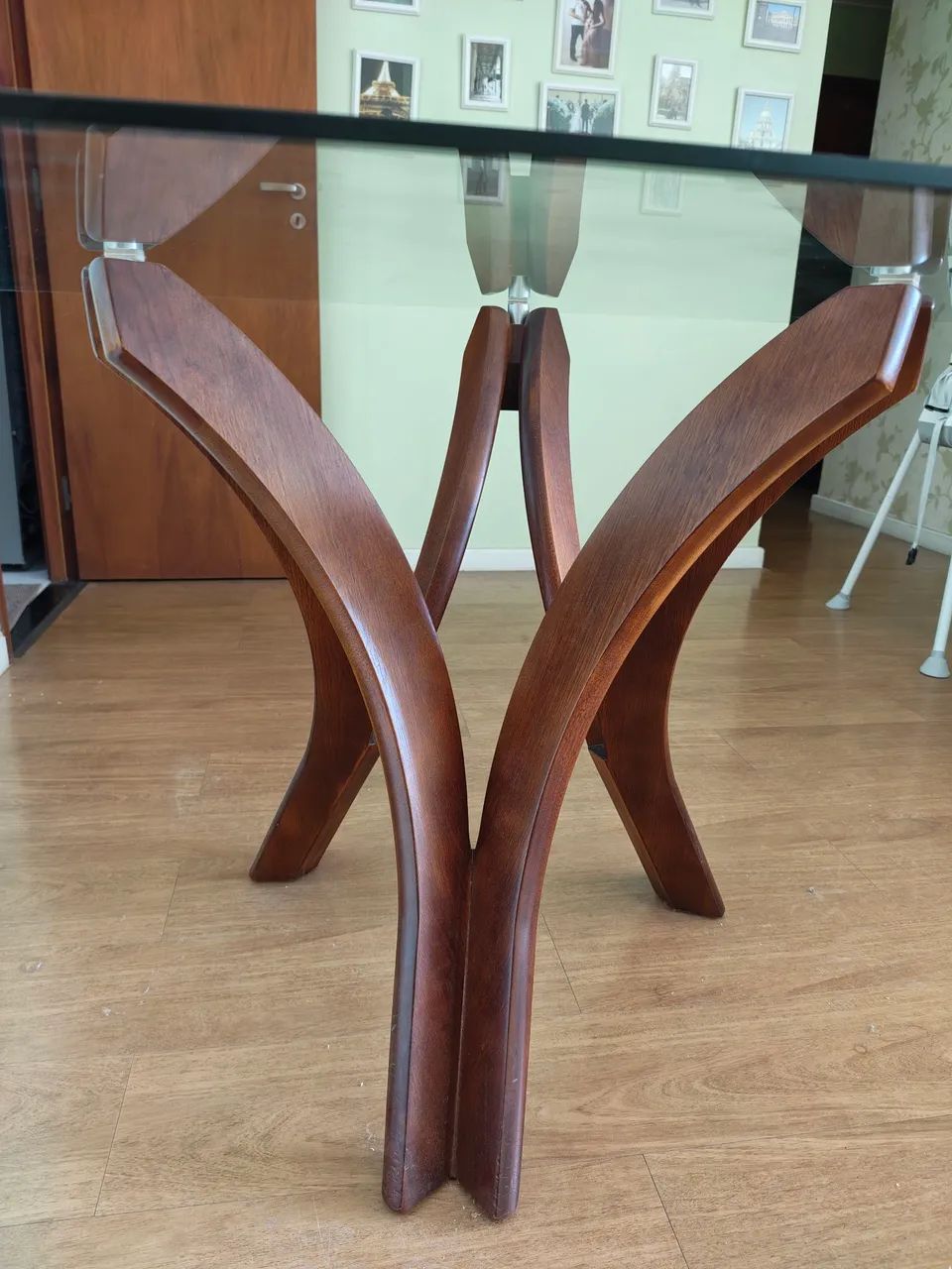Mesa retangular tampo de vidro temperado bisotado (1,5m x 1,2m) ou só base de madeira - Foto 2