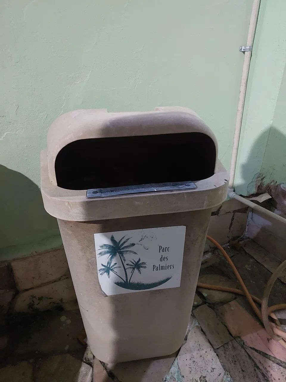 50-liter wastebasket
