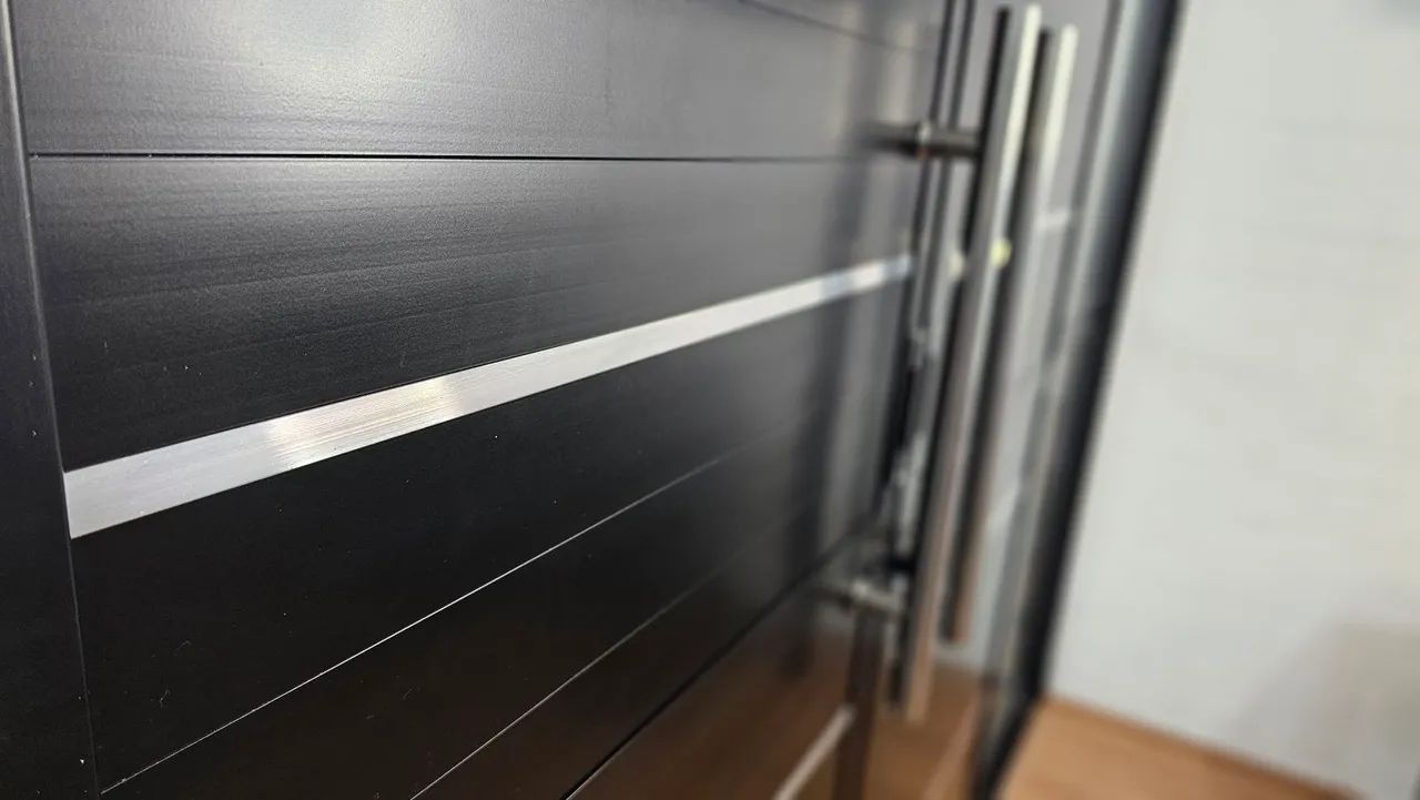 PORTA SACADA LAMBRIL LUXO PRETA 3M - MELHOR PORTA DE ALUMÍNIO - Foto 2