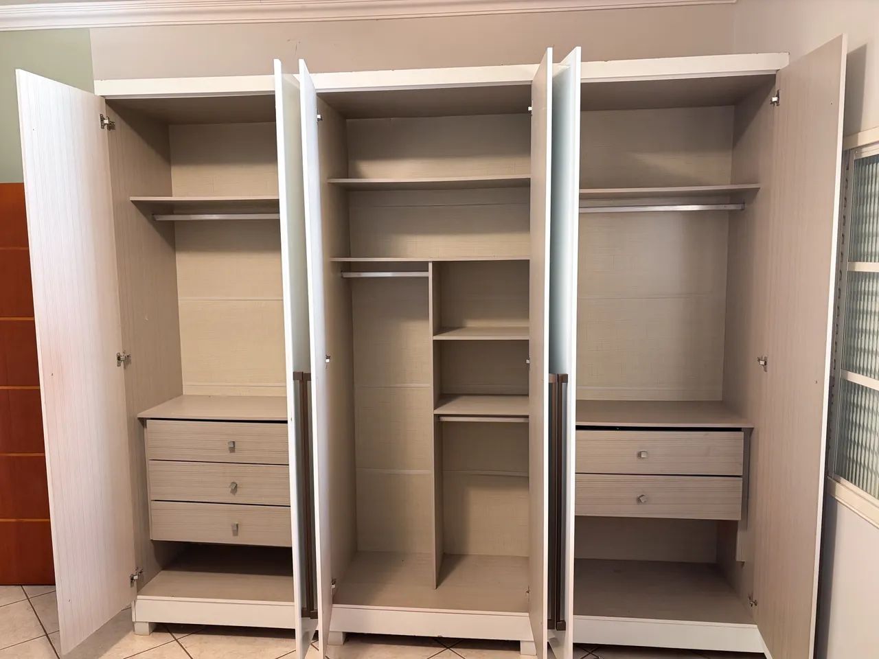 Guarda-roupa grande em MDF - Foto 2