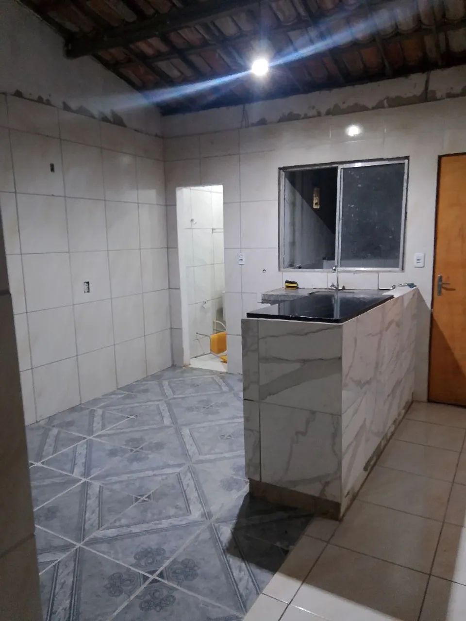 Alugo casa na parte de cima - Foto 3