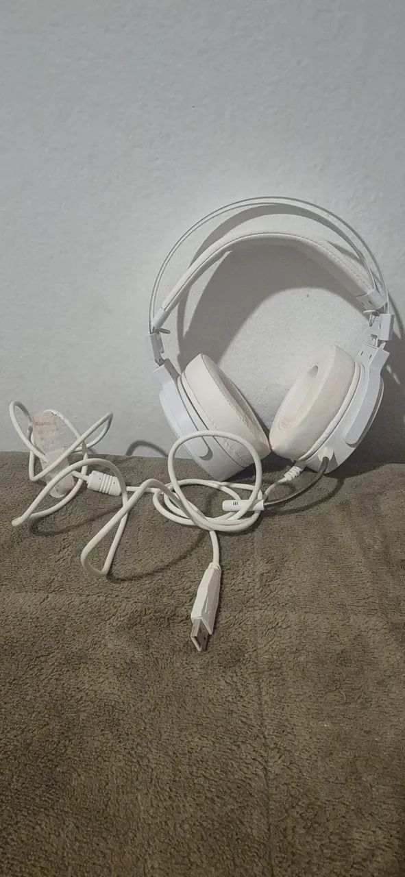 Fone de Ouvido Red Dragon Branco Com Suporte e Microfone - Foto 5