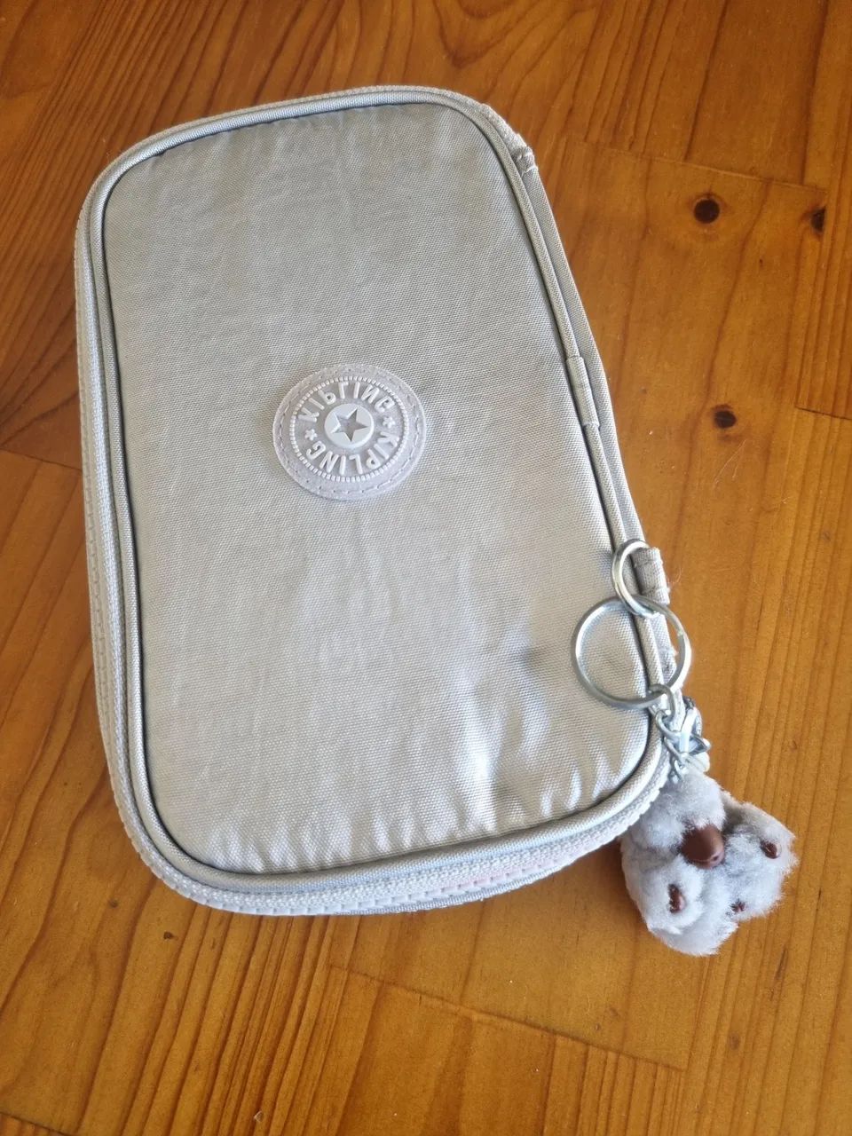 Vendo estojo Kipling prata original