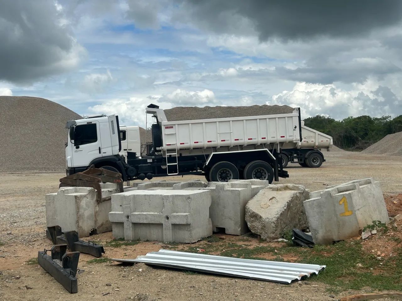 Vendas de areia, brita, aterros todo o material para sua construção  - Foto 2