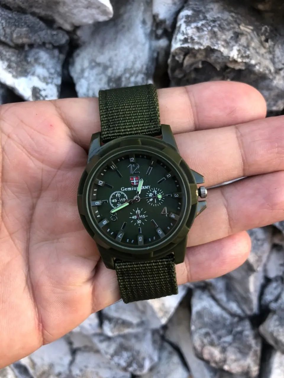 Relógio masculino verde militar