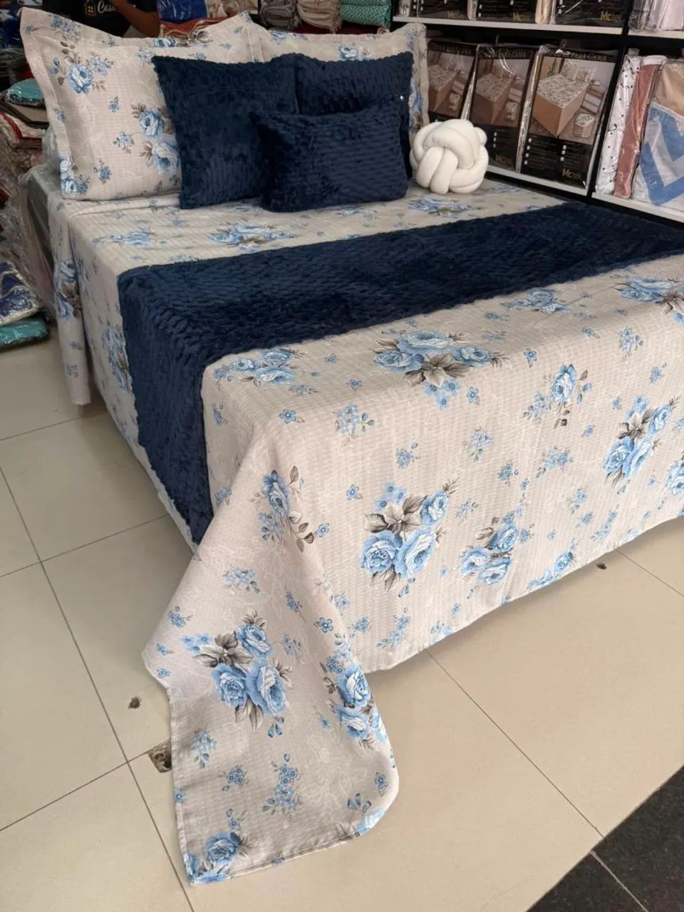 Cama, mesa e banho  - Foto 4