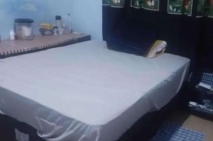 Vendo casa junto 2 kitnet 