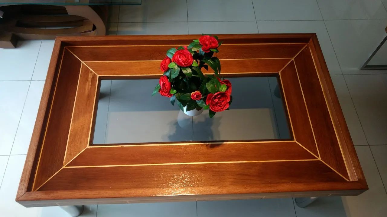 Mesa de centro de madeira maciça com vidro  - Foto 5
