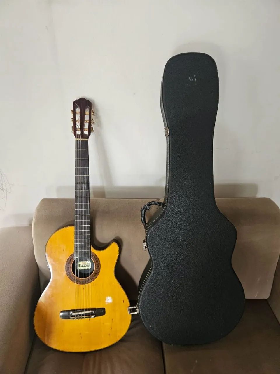 Violão elétrico Morris