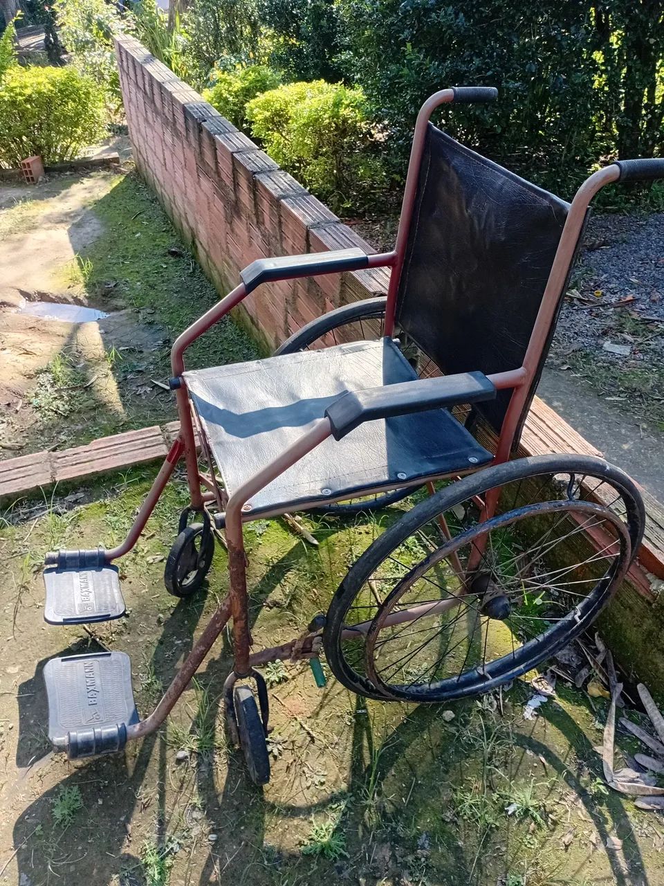 Cadeira de rodas usada