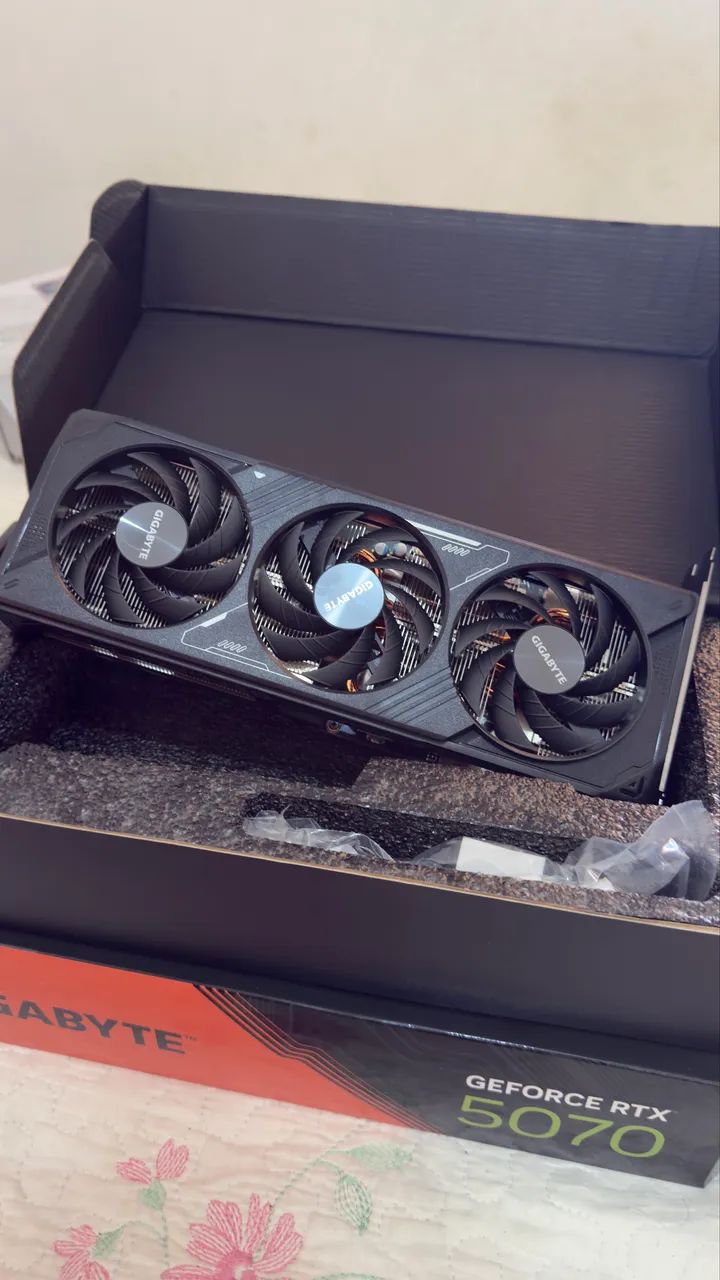RTX 5070 12GB GIGABYTE 3x