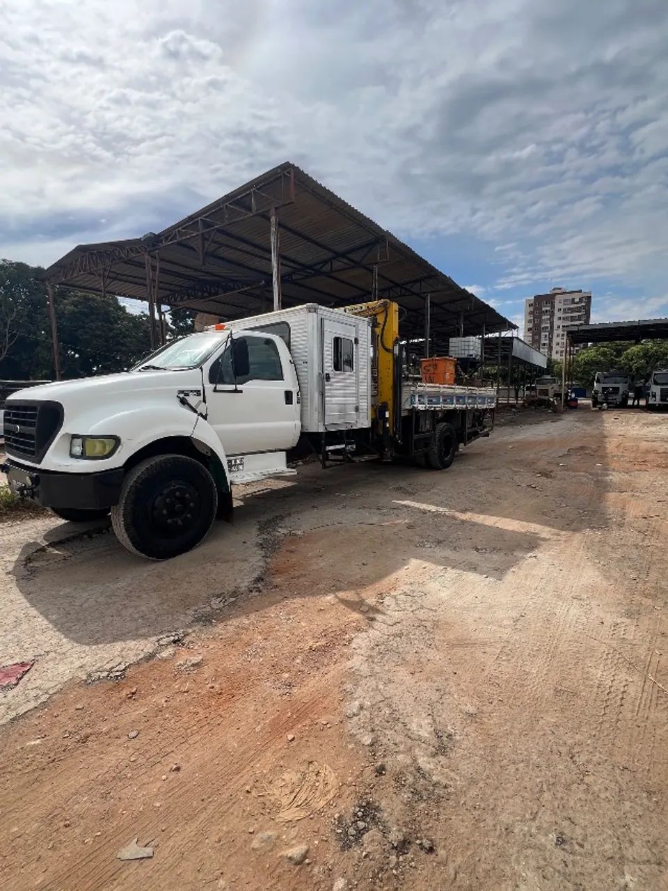 ? Precisando de caminhão Munck para içamento, carga, descarga e transporte de equipamento - Foto 2