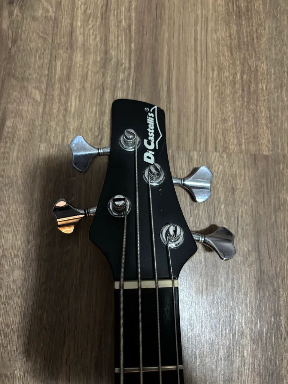 Excelente Baixo de 4 Cordas - Foto 4