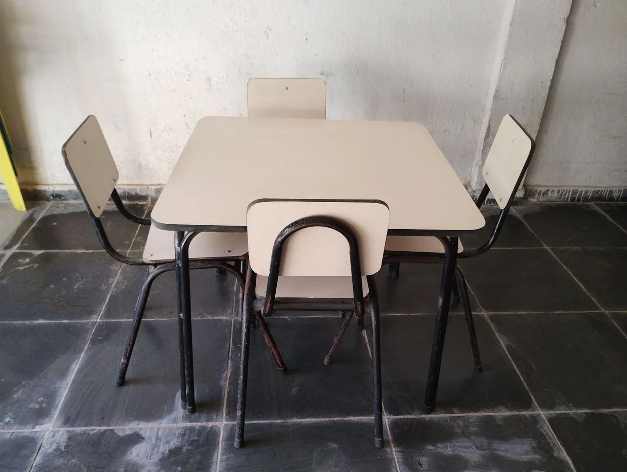 Mesa com cadeiras infantis  - Foto 3
