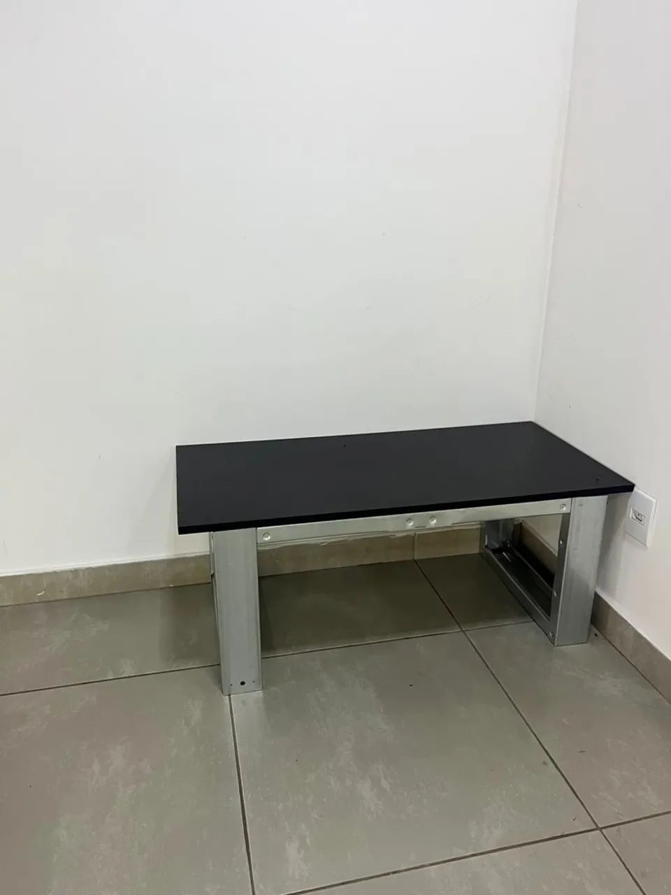 Mesa, cadeiras e prateleira - Foto 5