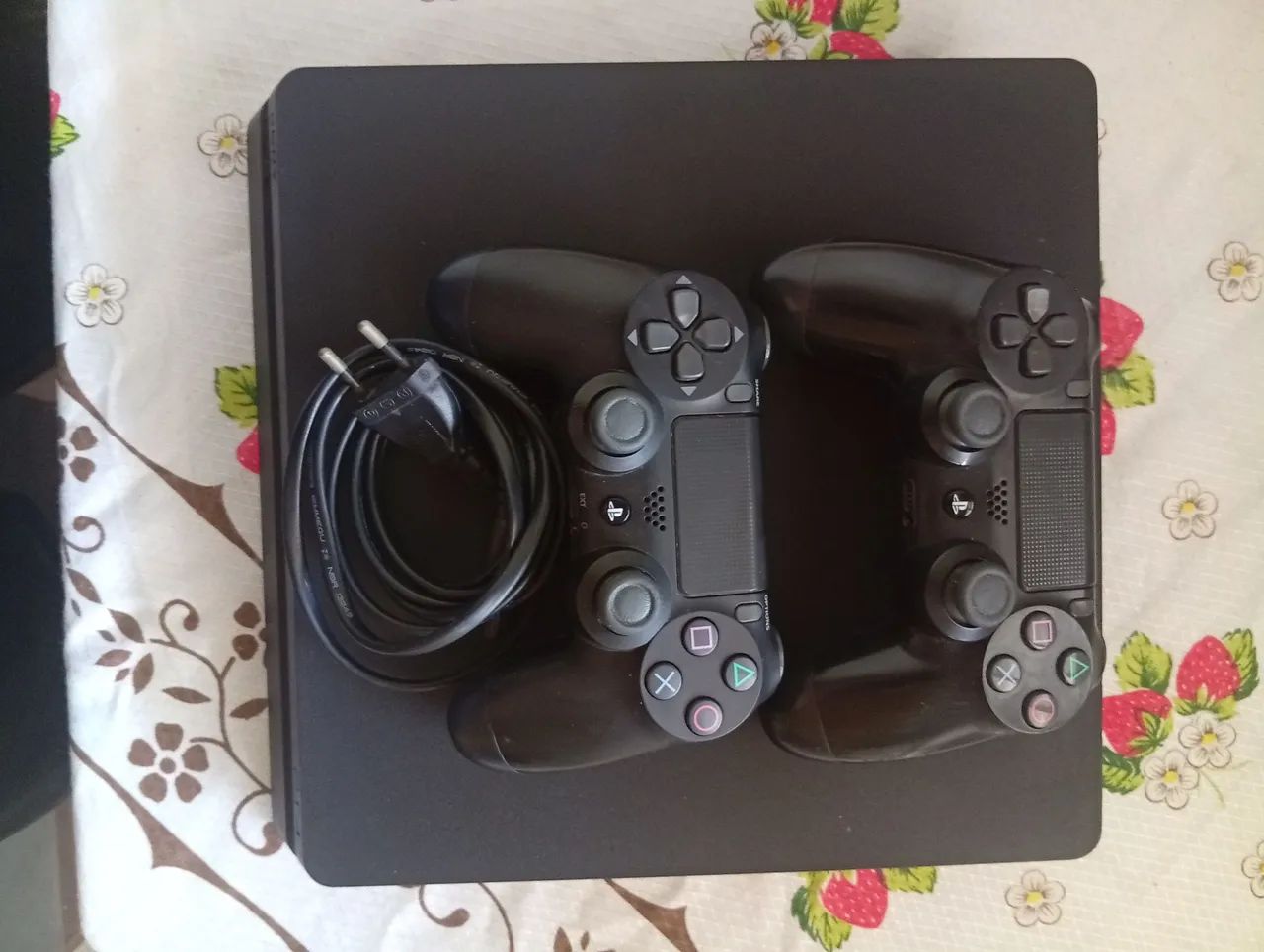 PS4 Slim (modelo CUH-2116A) + 2 controles e jogos - Foto 2