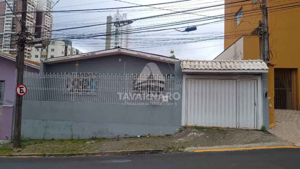 Residência com 03 Dormitórios no Centro!