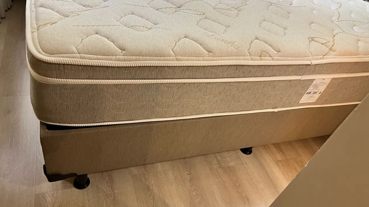 Cama box king(colchão e base) excelente marca americana Serta - Foto 3