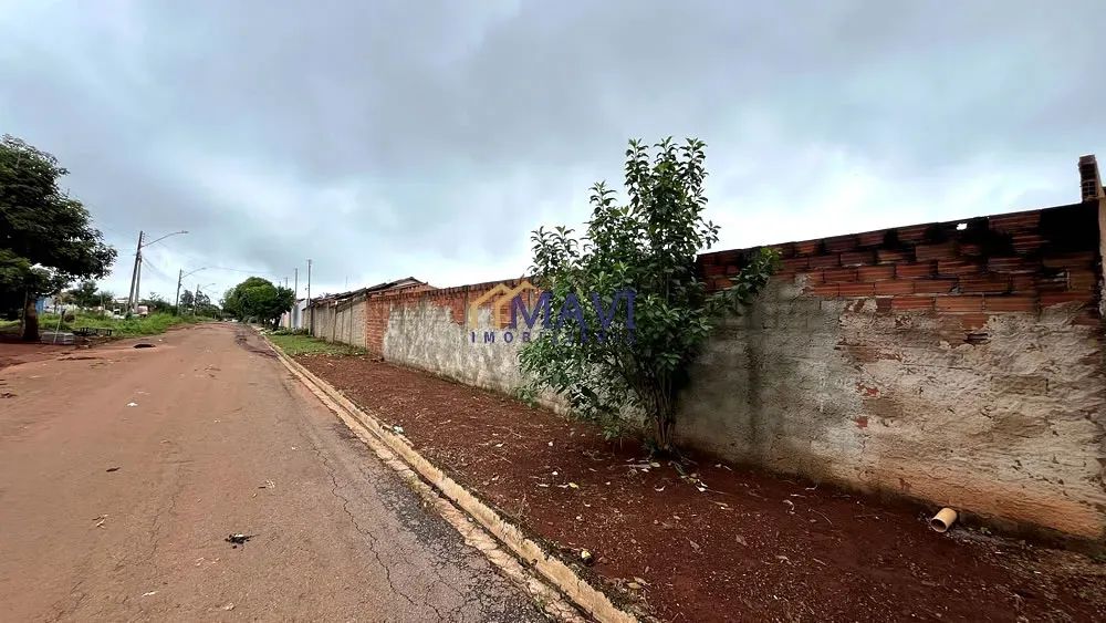 Vendo lote 200m². Asfaltado e semi plano. Murado. - Foto 2