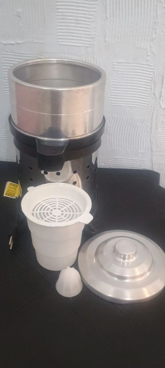 Espremedor industrial  bivolt semi novo 