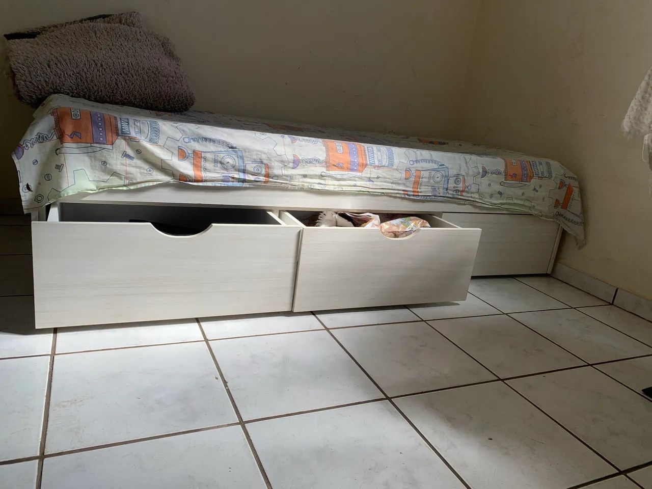 Cama solteiro com gavetões 