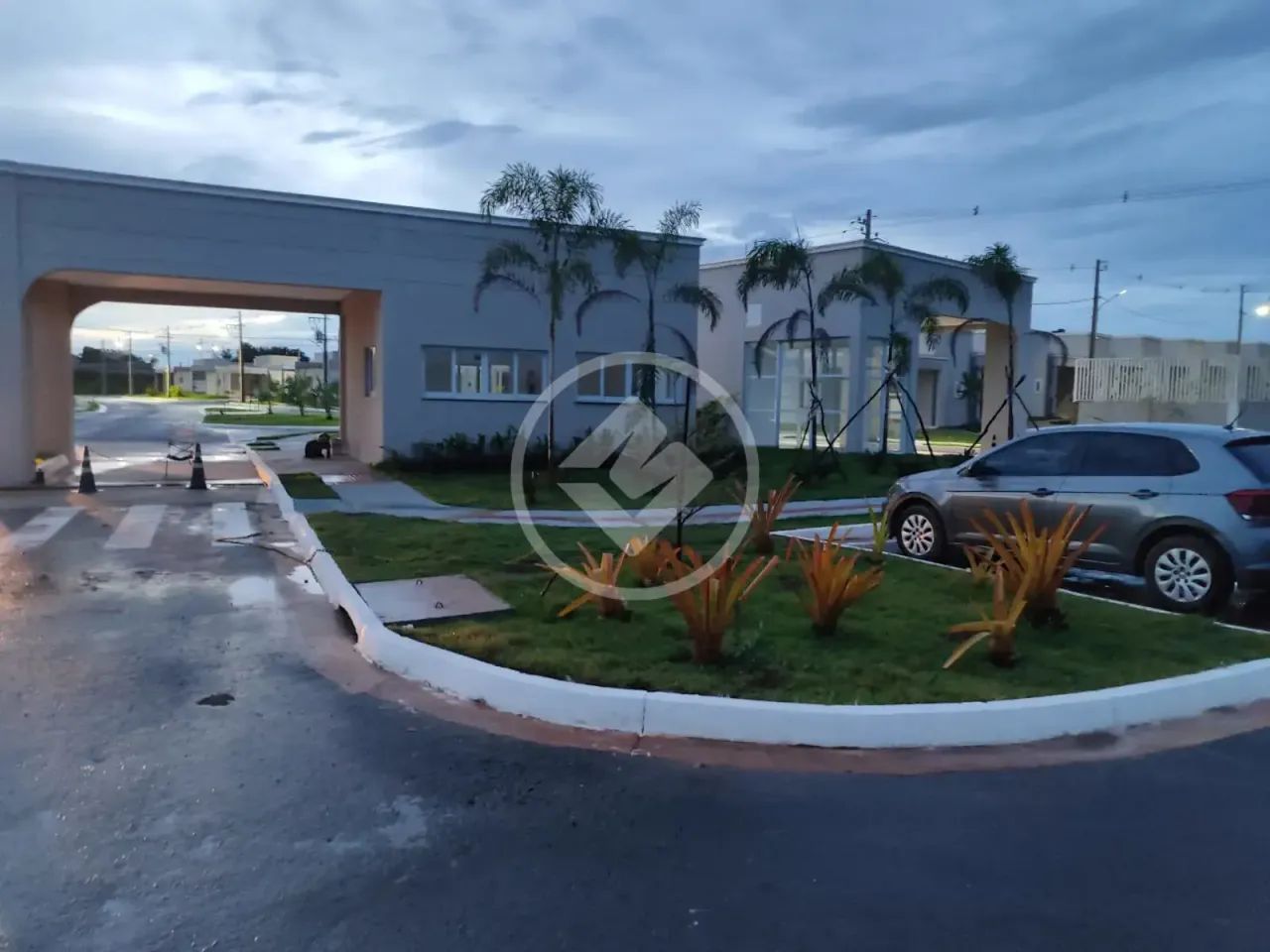 Casa moderna e sofisticada, no condominio Bahamas East Village codigo: 331218