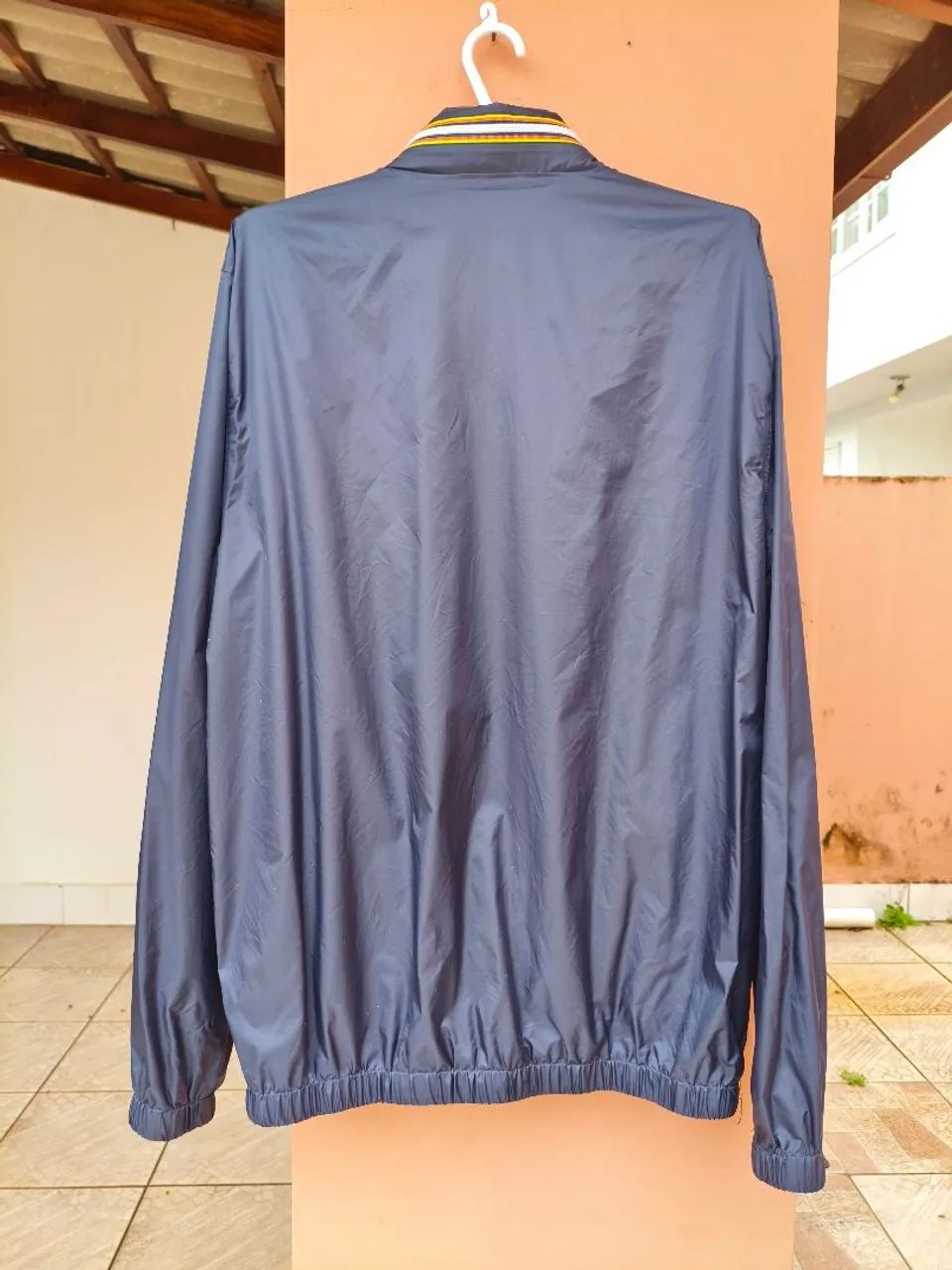 Jaqueta corta vento forrada com capuz kway importada masculina Tam G - Foto 4