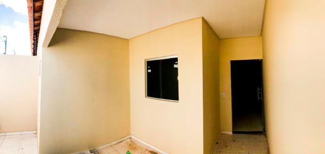 Casa no bairro Dom Avelar, com: // Rua asfaltada // 3 quartos, sendo uma suíte