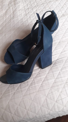sandalia azul marinho arezzo