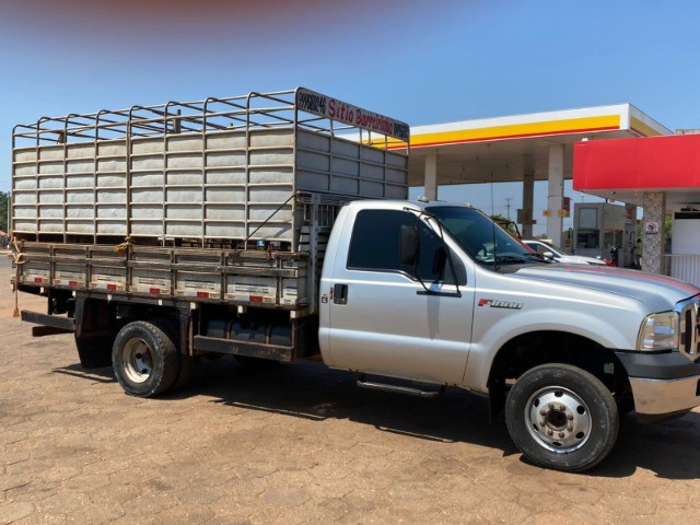 VENDO CAMINHÃO FORD F 4.000