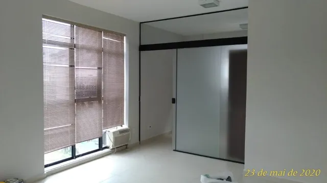 SC111 - Sala no centro comercial da cidade