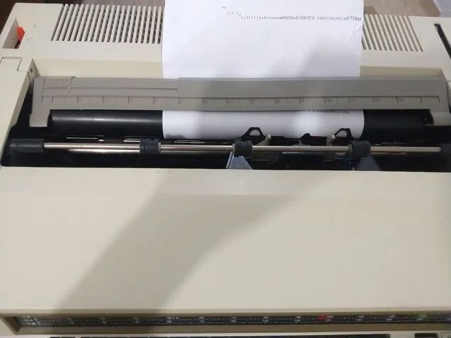 Máquina de escrever ,elétrica ,antiga..