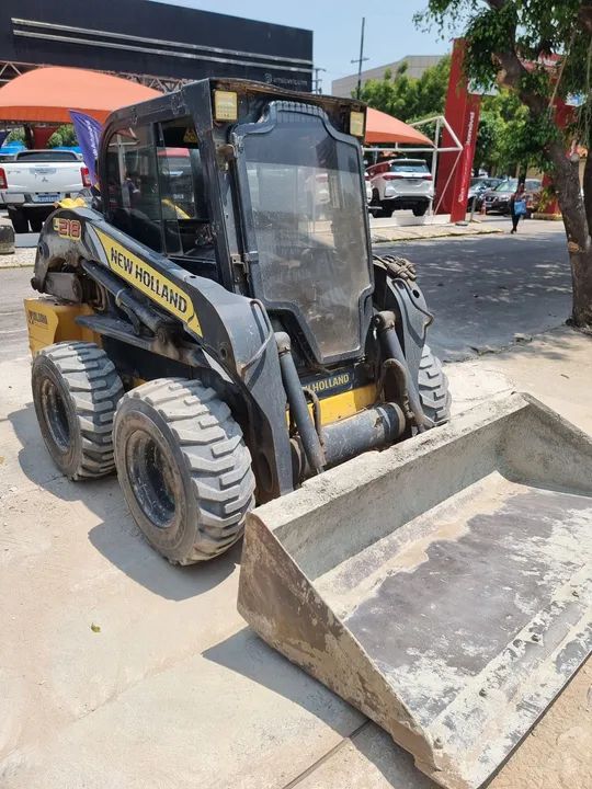 Vendo 2 Minicarregadeiras super top