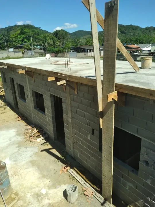 Terreno com casa em construção Miracatu