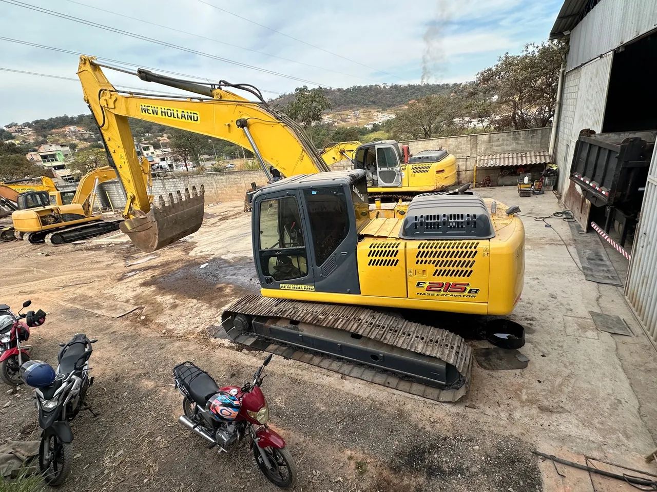 Escavadeira New Holland SY215C 2015 