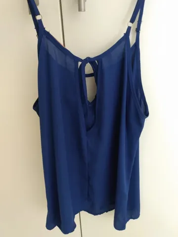 Blusinhas femininas seminovas. Muito conservadas. Blusinha preta estampada, marca: Cast Yo