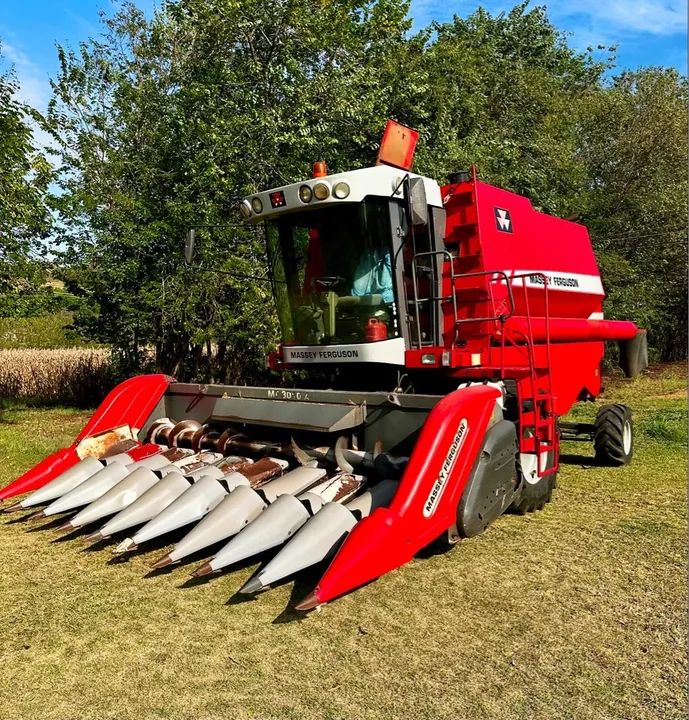 Colheitadeira Massey Ferguson MF32SR