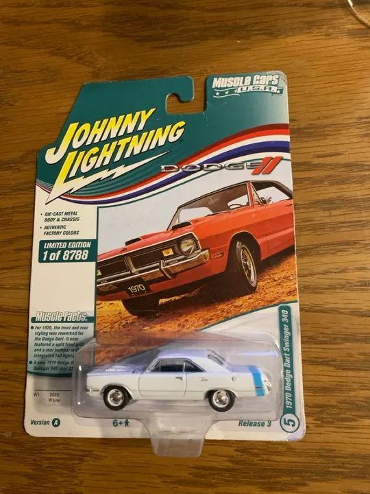 Johnny Lightning 1970 Dodge Dart Swinger 340